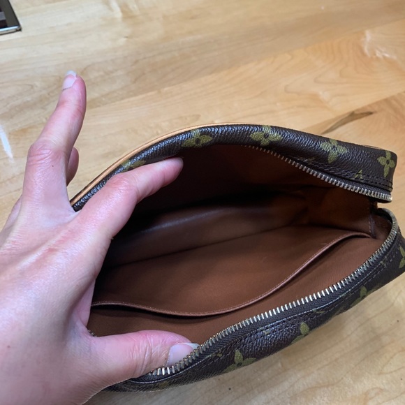 Louis Vuitton Compiegne Clutch 23 - Picture 9 of 16